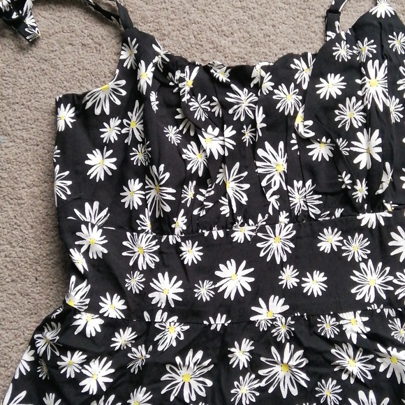 Brand New Floral B&W Dress AU S-M check measurements - Picture 2 of 8